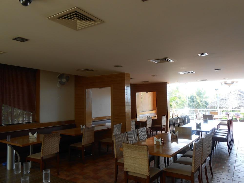 Jade Beach Resort Tirupporur Dış mekan fotoğraf