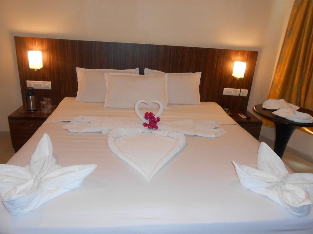 Jade Beach Resort Tirupporur Dış mekan fotoğraf